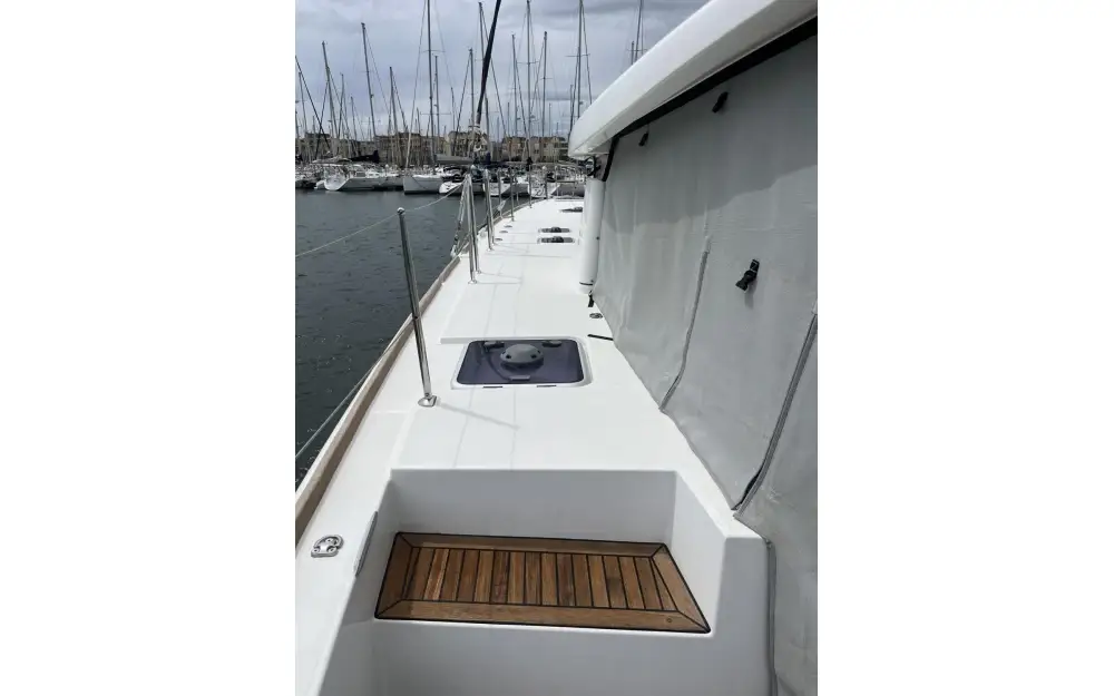 slider 82 Lagoon  450 Sport Top
