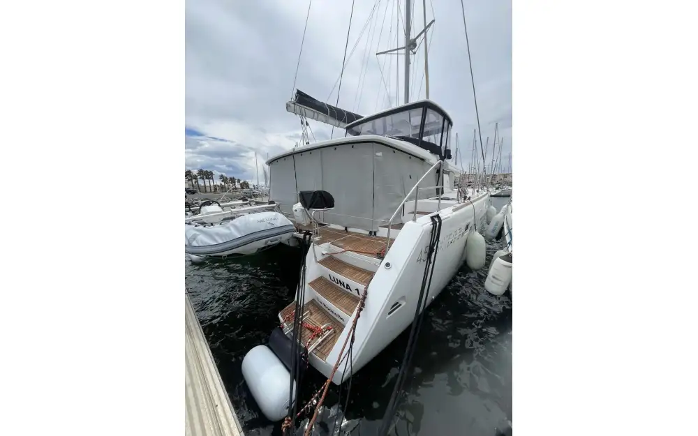 slider 85 Lagoon  450 Sport Top