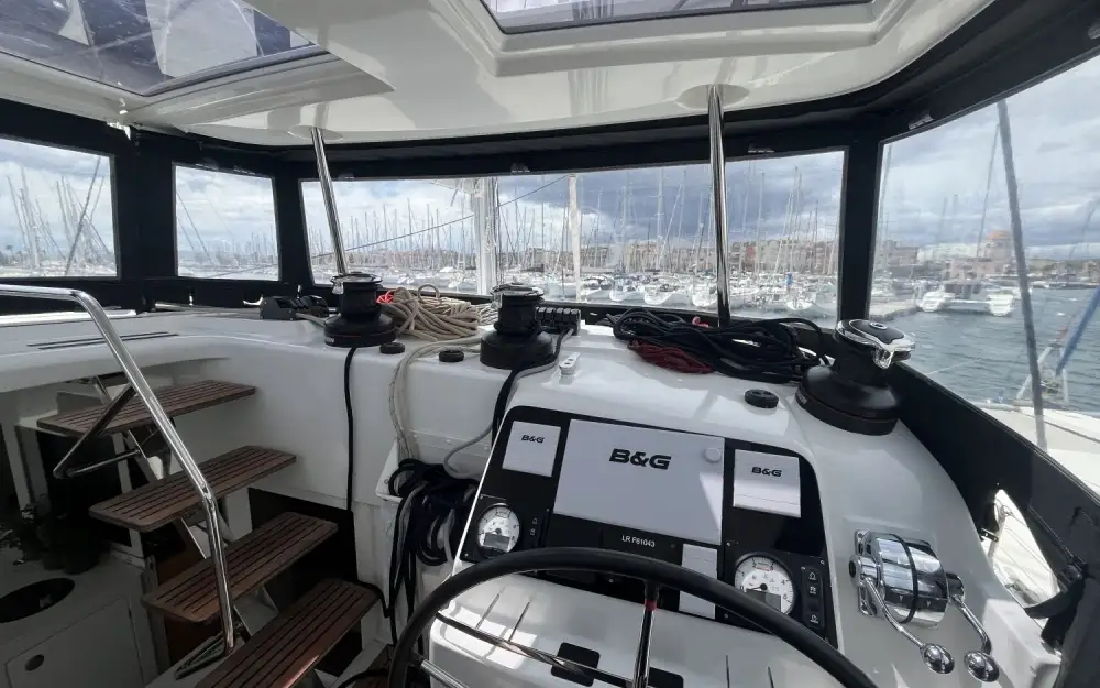 slider 8 Lagoon  450 Sport Top