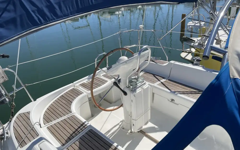 slider 4 Jeanneau Sun Odyssey 37