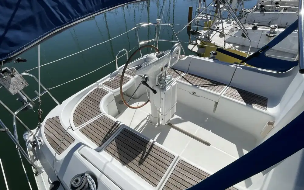 slider 6 Jeanneau Sun Odyssey 37