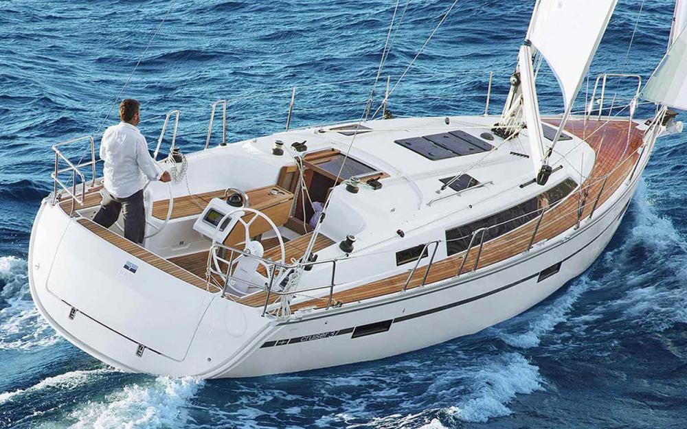 slider 0 Bavaria  37 Cruiser