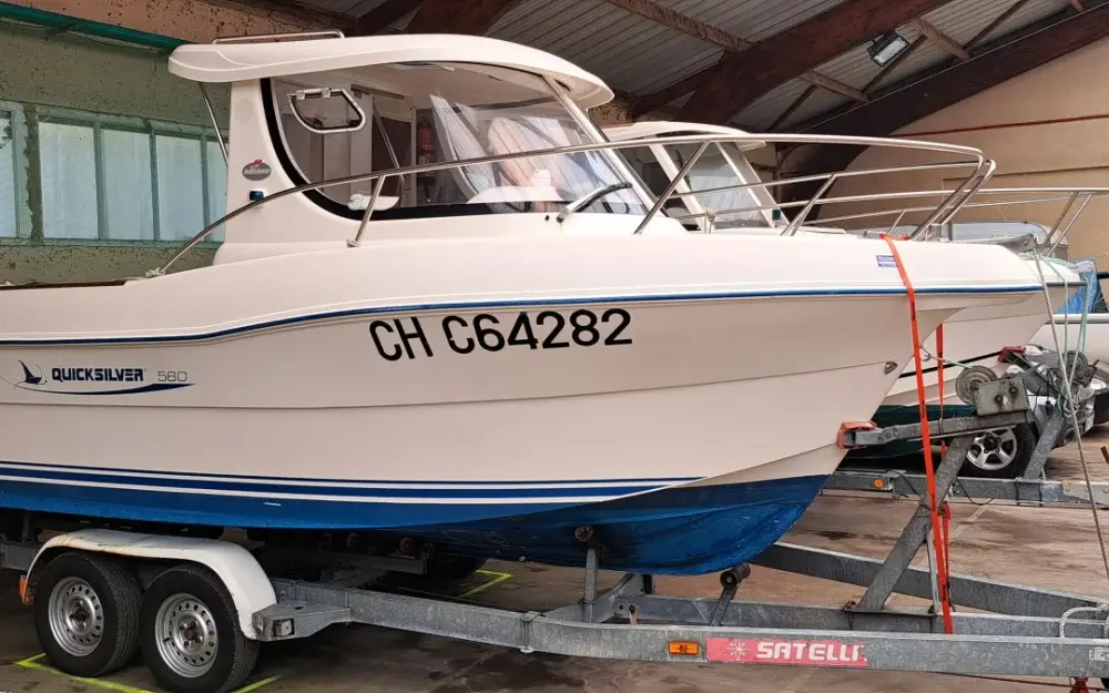 QuicksilverPilothouse 580