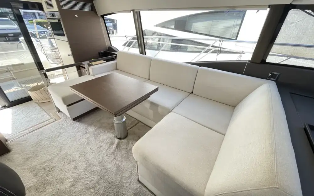 slider 7 Jeanneau Prestige 460 Fly