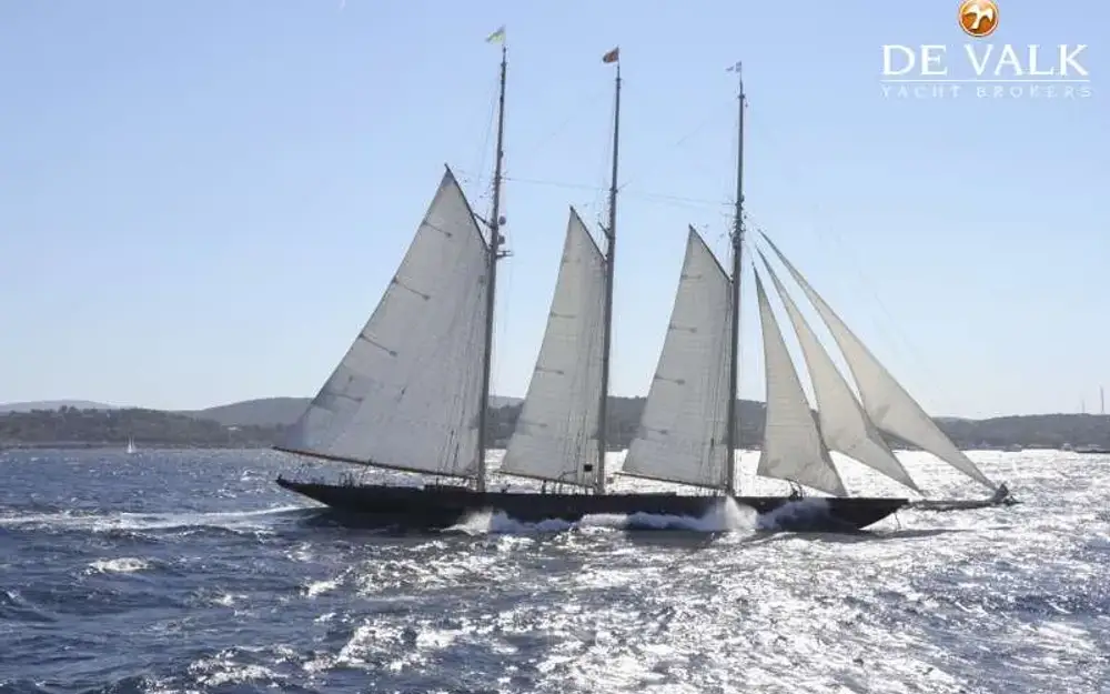 slider 1 Van Der Graaf Classic Schooner