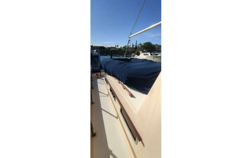 slider 33 Grand Banks  42
