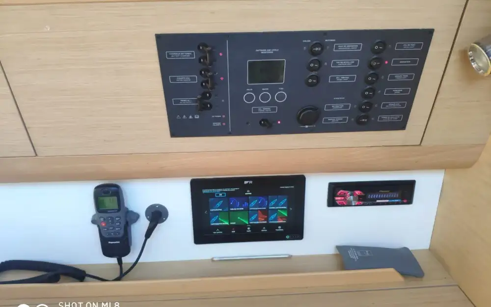 slider 8 Beneteau First 35