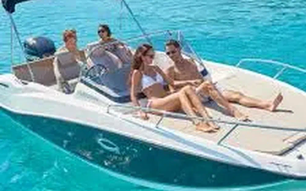 slider 9 Quicksilver 675 Sundeck
