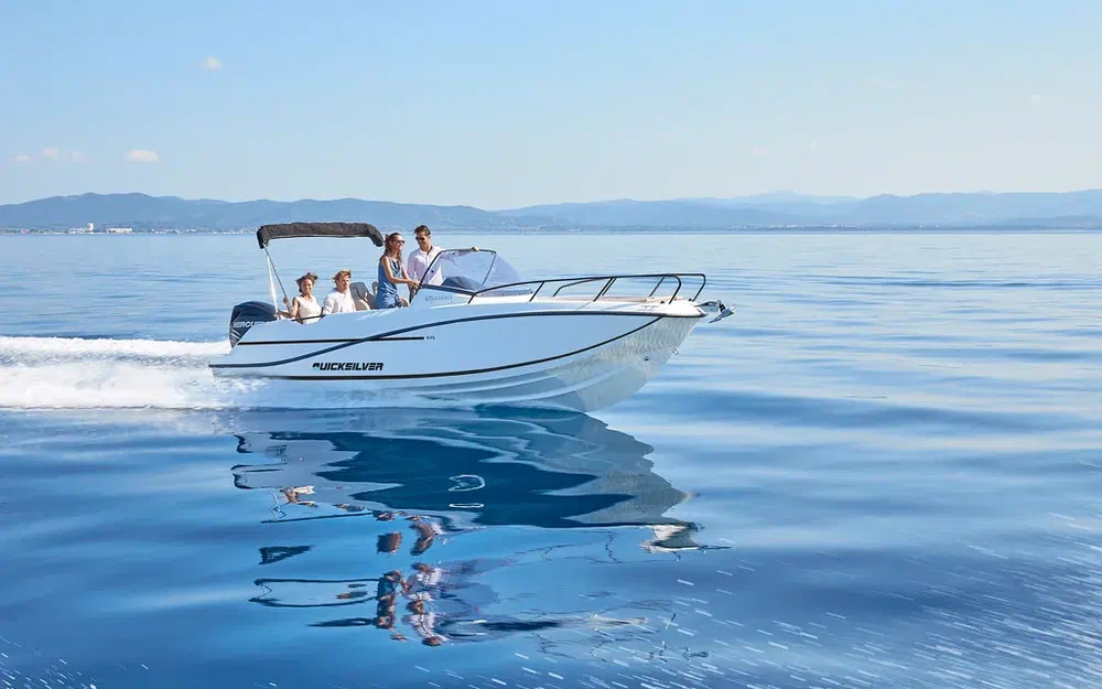 slider 6 Quicksilver 675 Sundeck