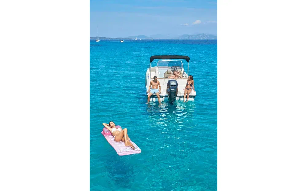 slider 8 Quicksilver 675 Sundeck