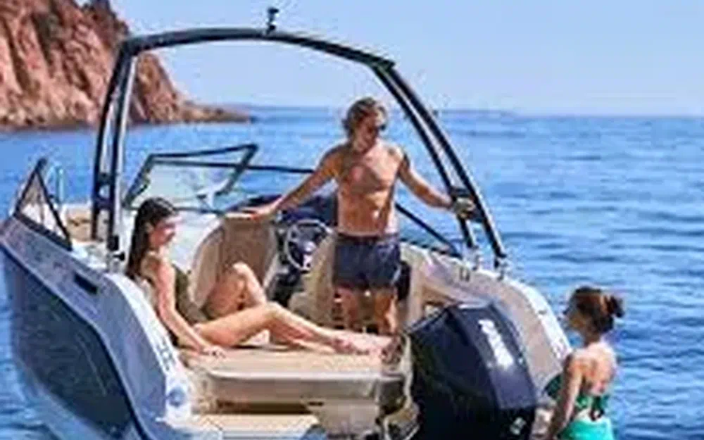 slider 9 Quicksilver 675 Bowrider