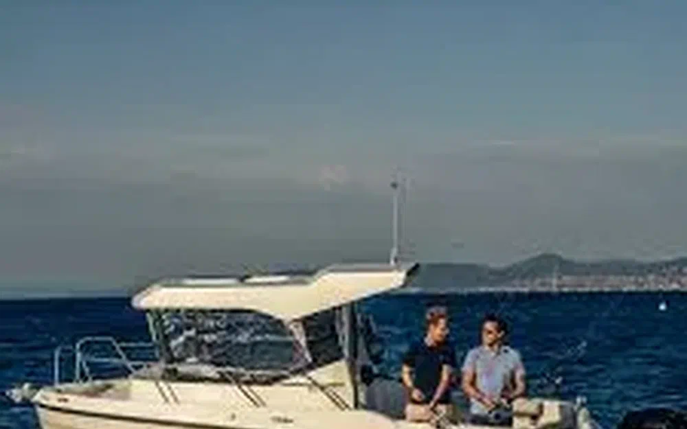 slider 9 Quicksilver Captur 625 Pilothouse