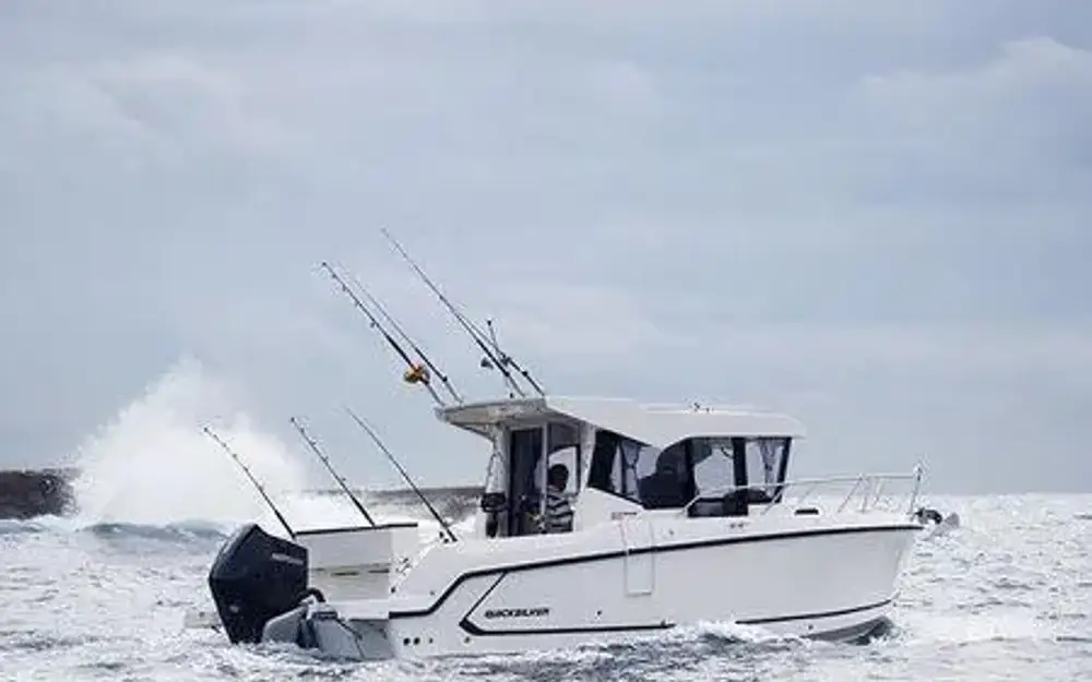 slider 1 Quicksilver Captur 625 Pilothouse