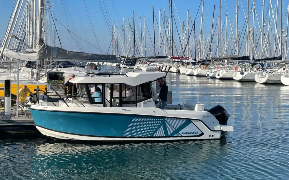slider 2 Quicksilver Captur 705 Pilothouse - null