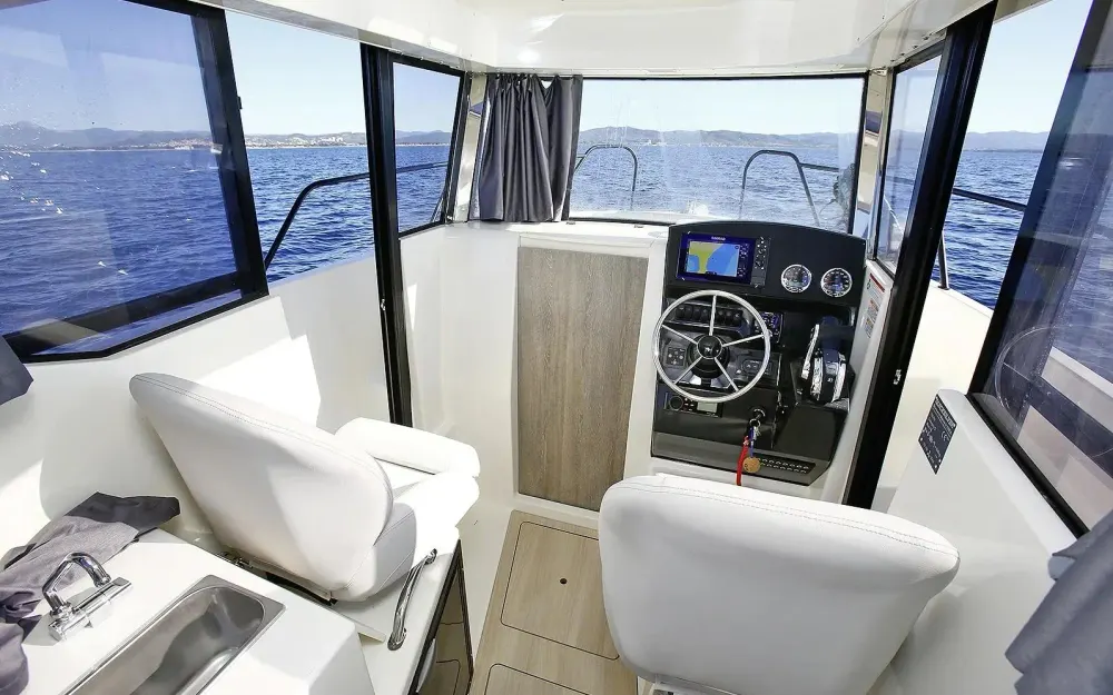 slider 4 Quicksilver Captur 705 Pilothouse - null