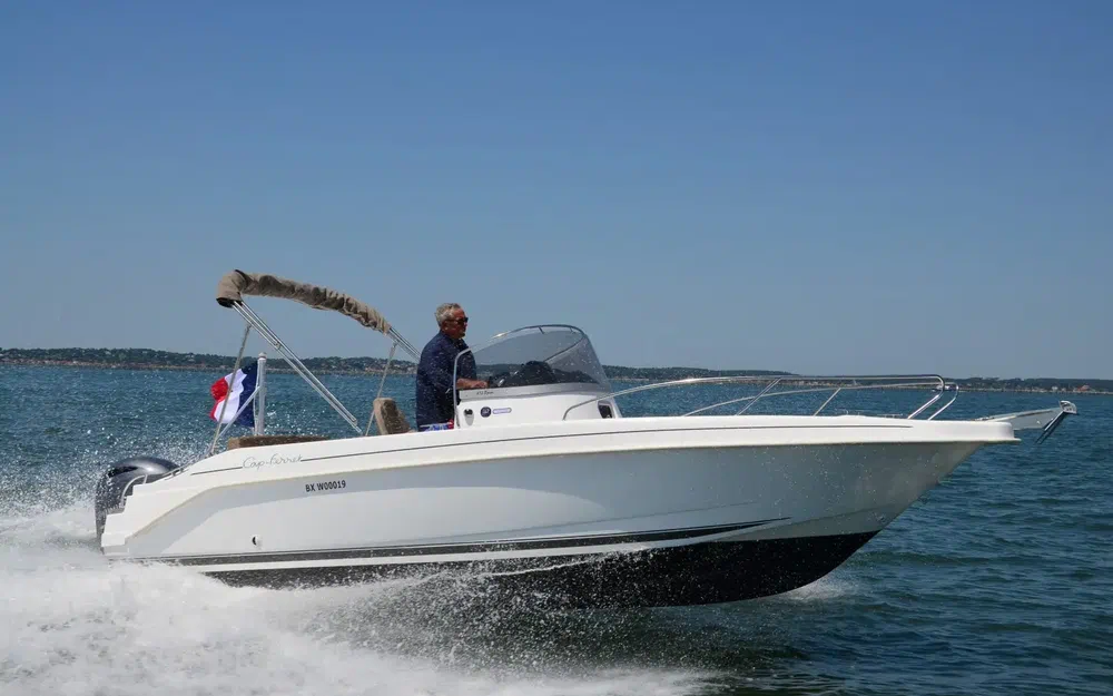 slider 1 B2 Marine Cap Ferret 702