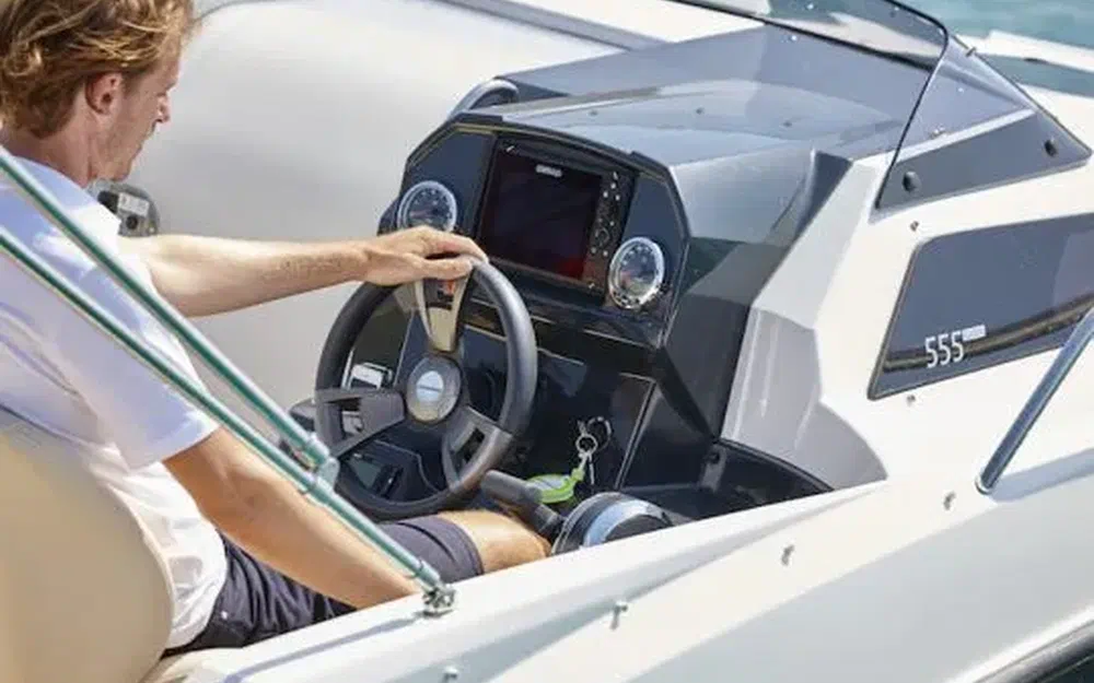 slider 9 Quicksilver Activ 555 Cabin