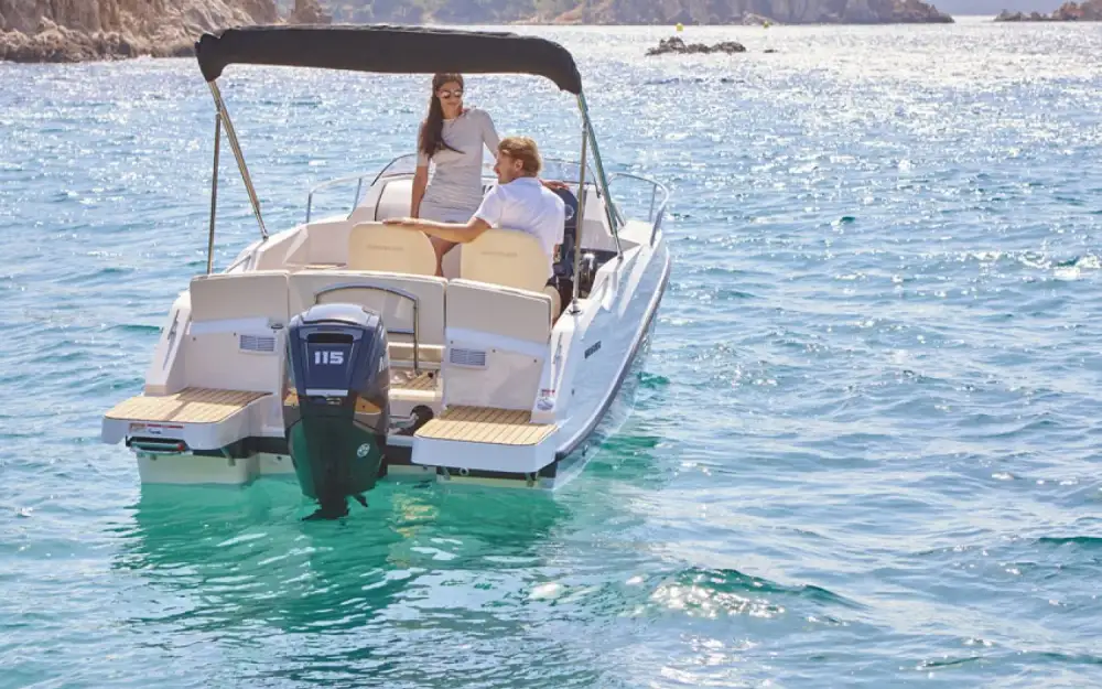 slider 1 Quicksilver Activ 555 Cabin