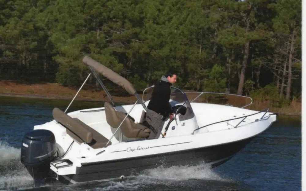 slider 1 B2 Marine Cap Ferret 572