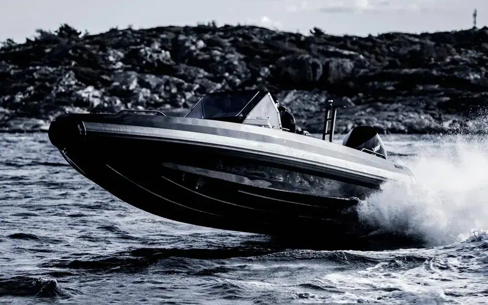 slider 9 Iron Boats 767