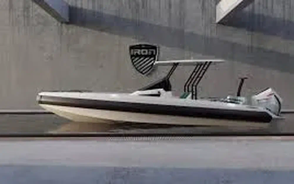 slider 10 Iron Boats 767