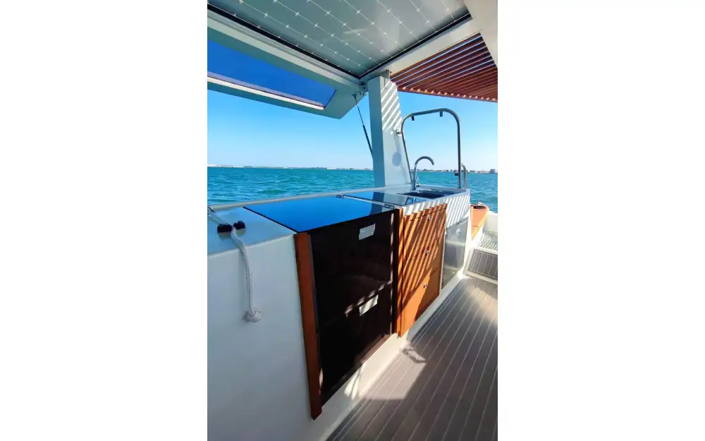 slider 10 Millikan Boats M9