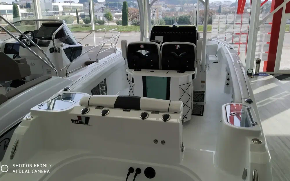 slider 2 Wellcraft Fisherman 242