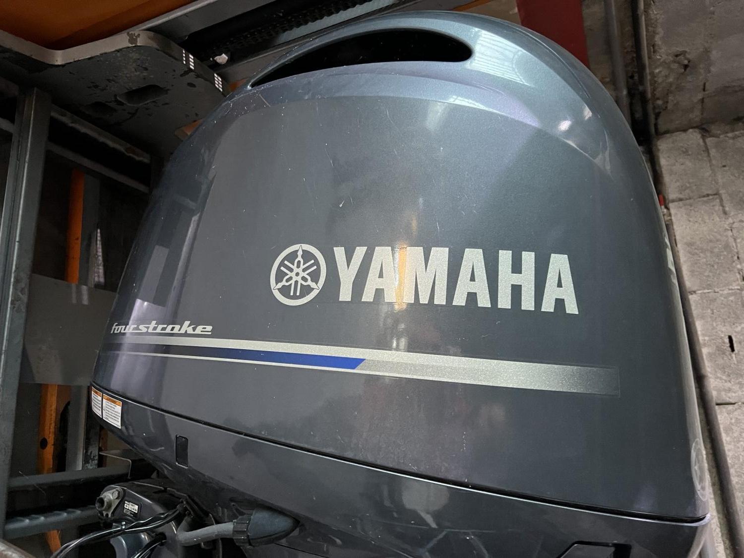 slider 1 Yamaha F200