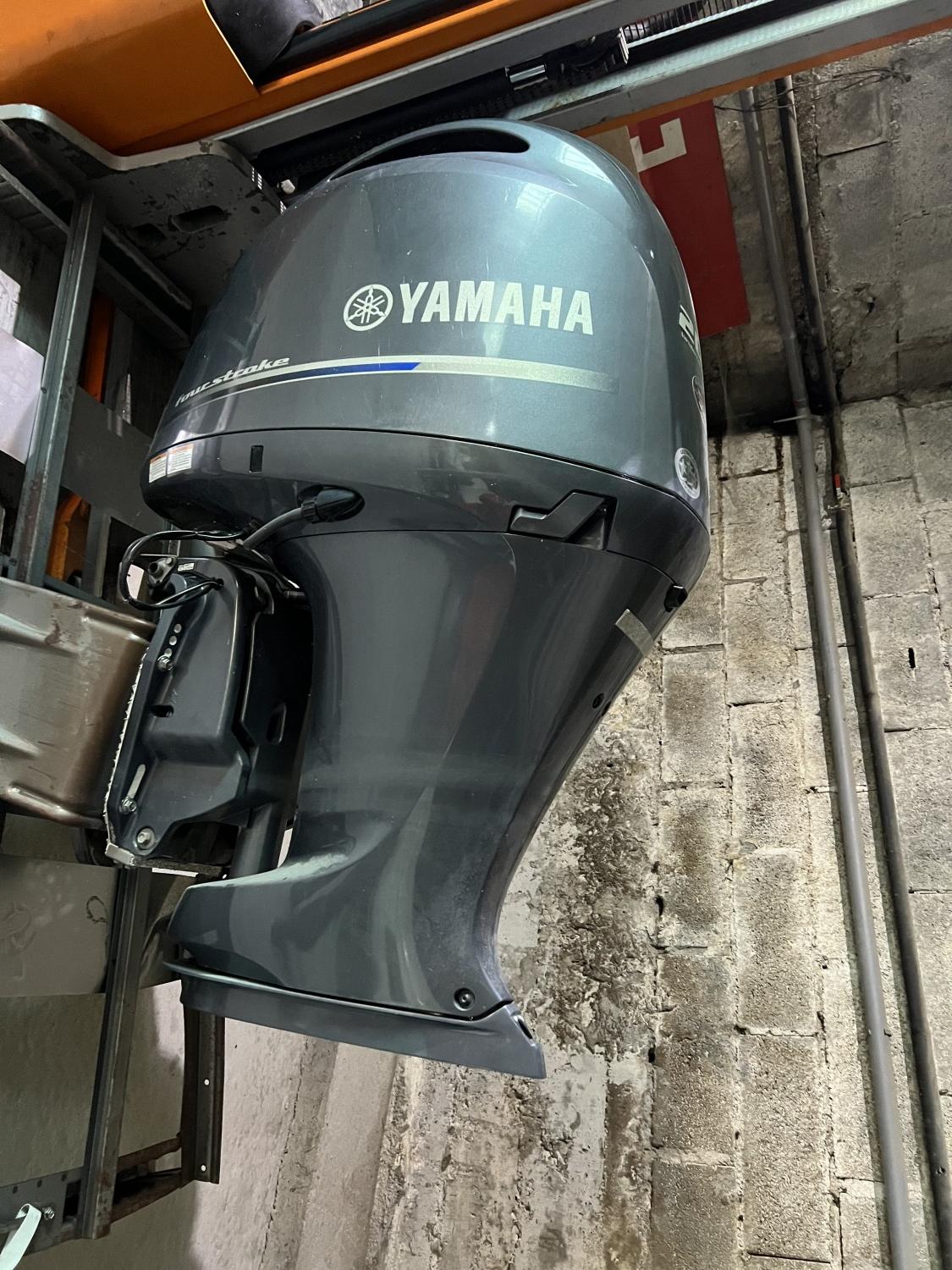 slider 3 Yamaha F200