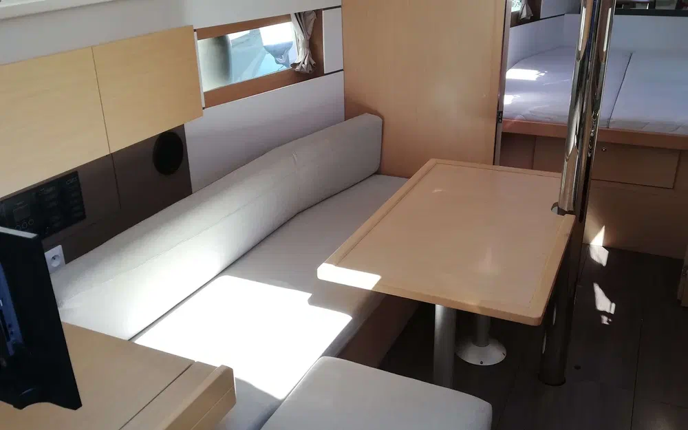 slider 16 Beneteau Oceanis 38.1