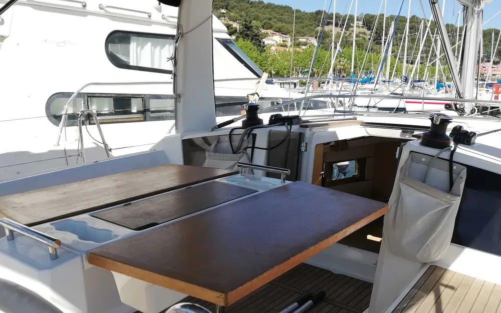 slider 3 Beneteau Oceanis 38.1