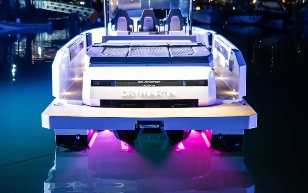 slider 4 De Antonio Yachts D32 Open