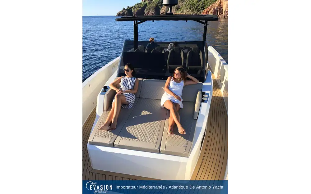 slider 9 De Antonio Yachts D42 Open