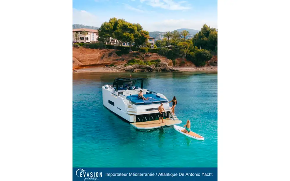 slider 2 De Antonio Yachts D50 Open