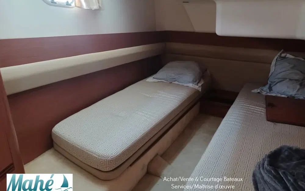 slider 11 Jeanneau Prestige 42