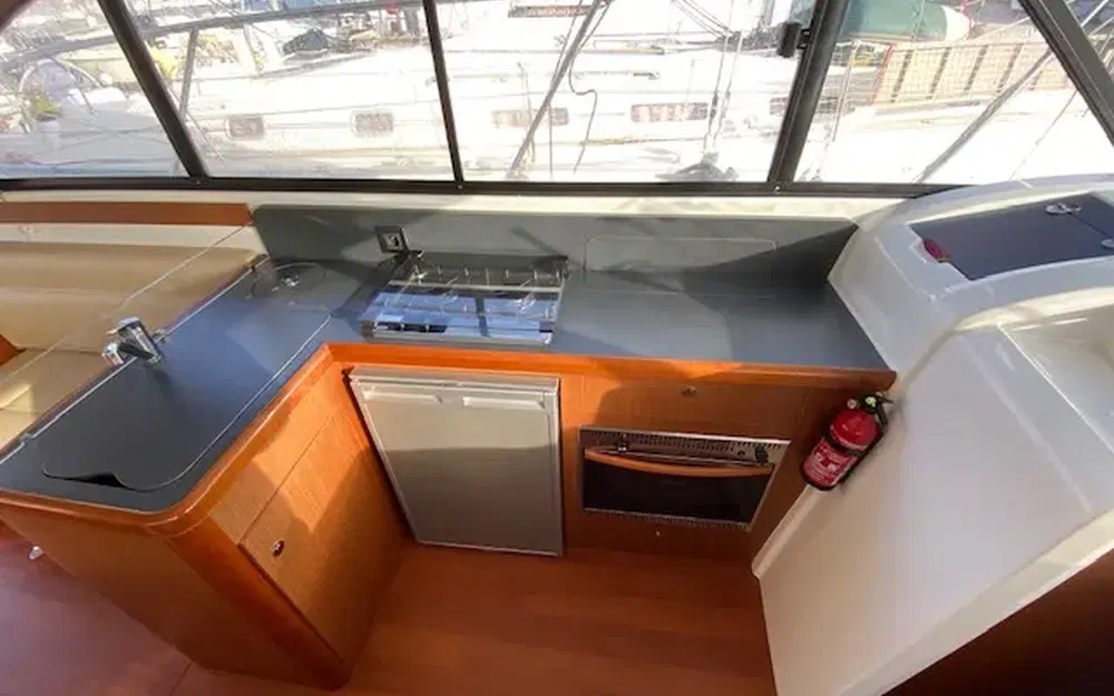 slider 9 Beneteau Antares 42