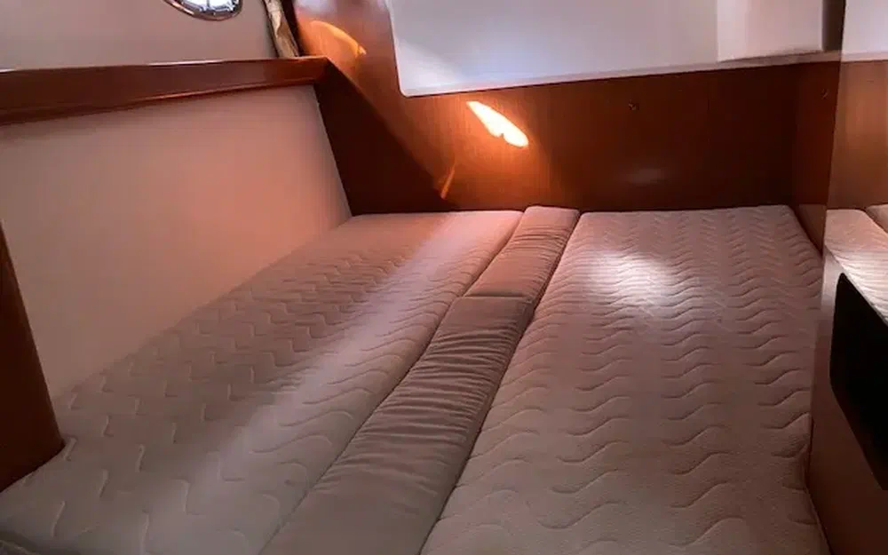 slider 10 Beneteau Antares 42