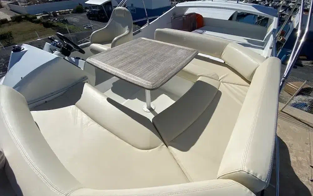 slider 18 Beneteau Antares 42