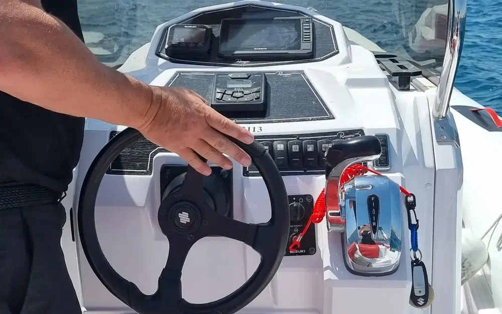 slider 4 Ranieri Cayman 26 Sport Touring