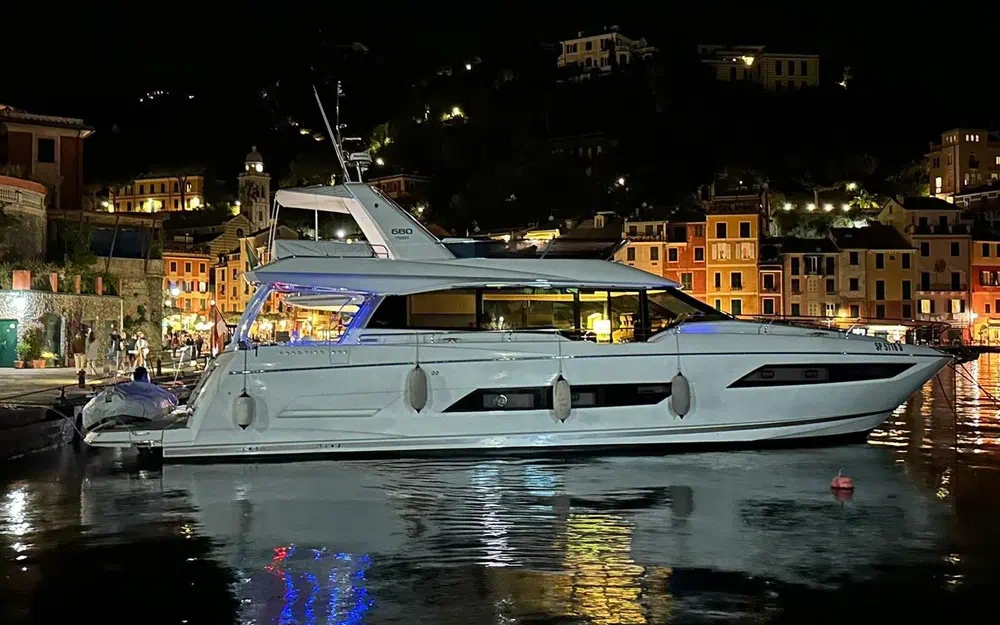 Prestige Yachts 680 Fly