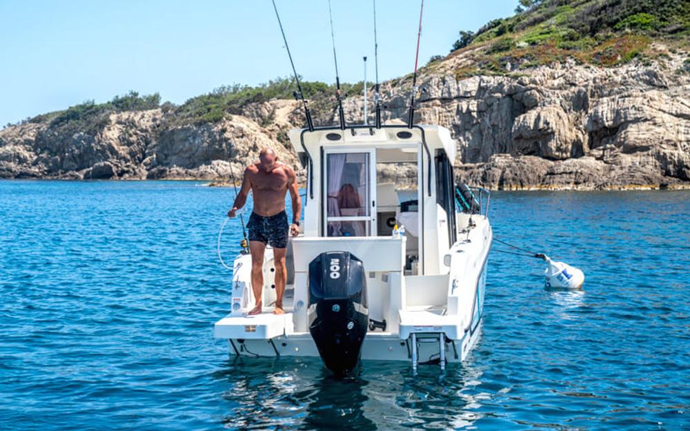 slider 3 Quicksilver Captur 705 Pilothouse