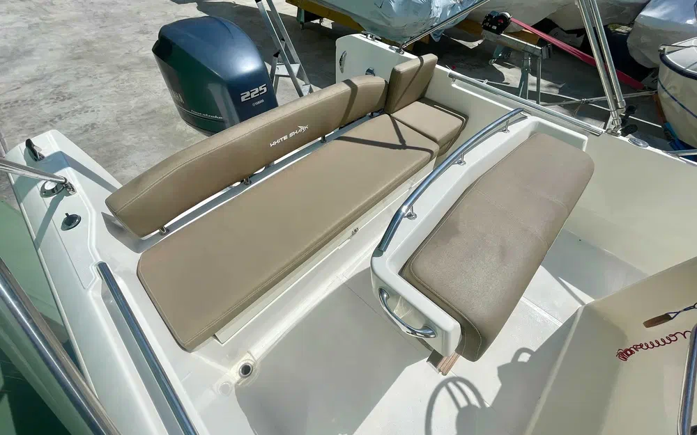 slider 5 White Shark 230 CC