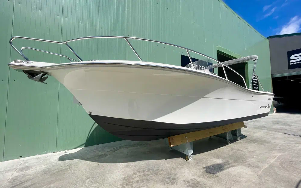 slider 7 White Shark 230 CC