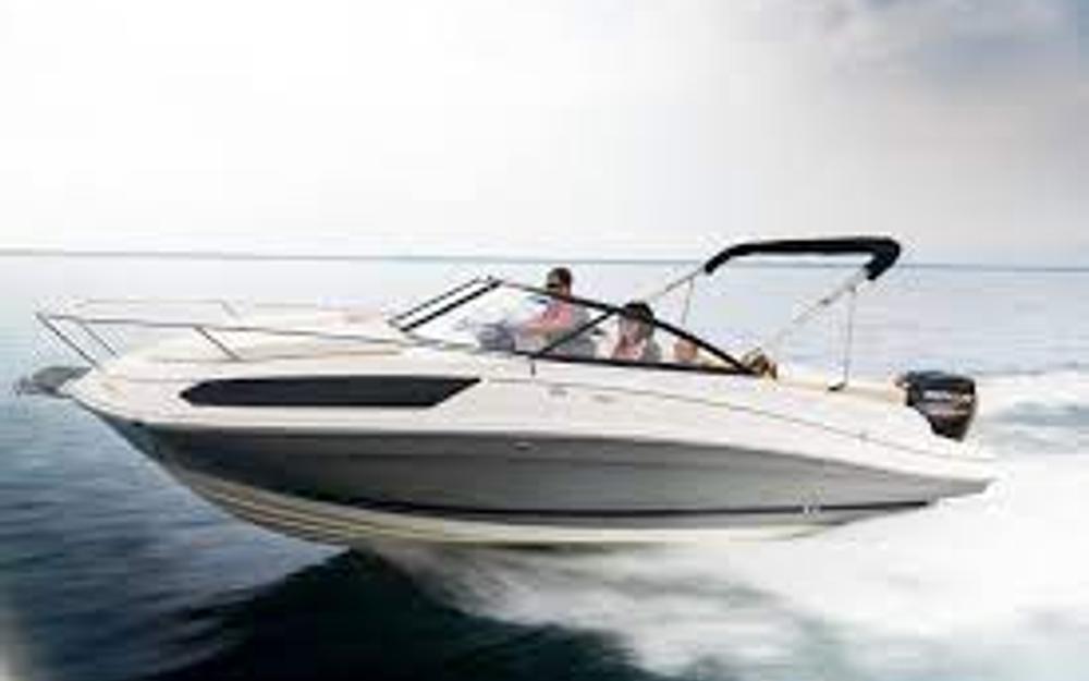 slider 0 Bayliner VR5 Cuddy OB