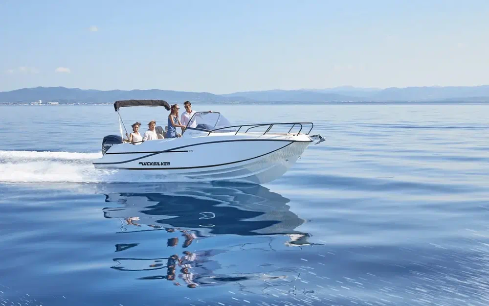 QuicksilverActiv 675 Sundeck