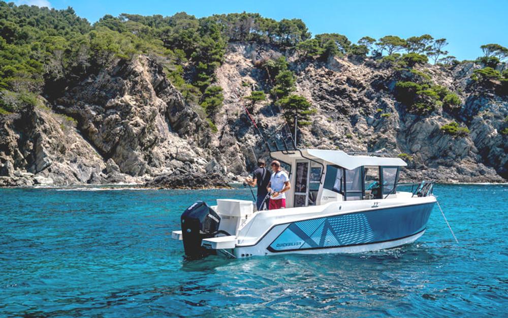 slider 2 Quicksilver Captur 705 Pilothouse