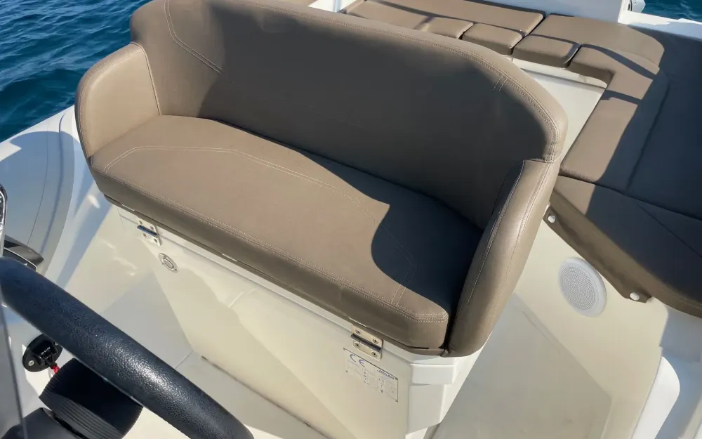 slider 8 Joker Boat Clubman 24