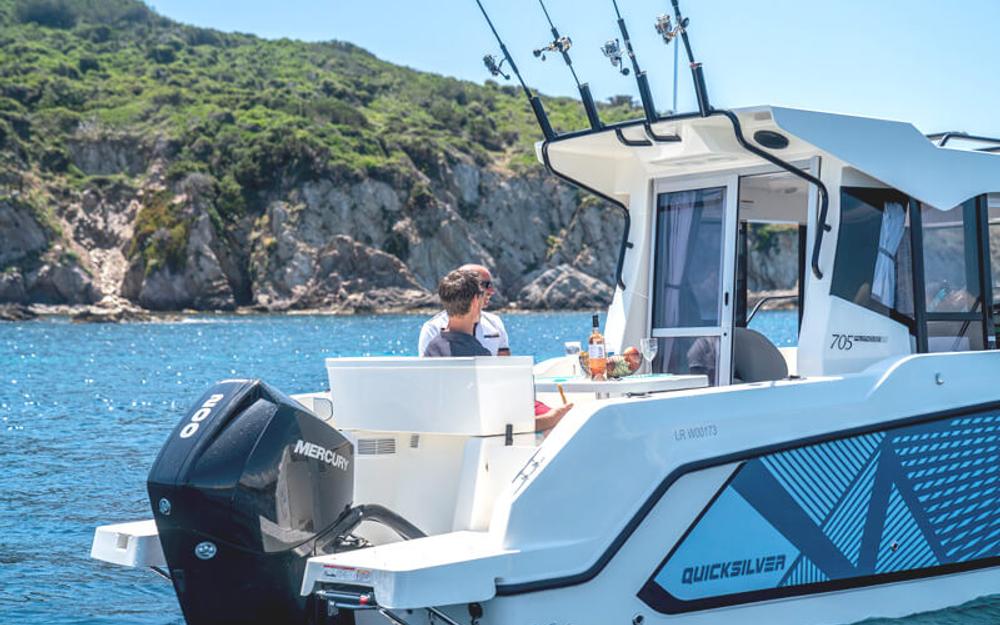 slider 1 Quicksilver Activ 705 Pilothouse