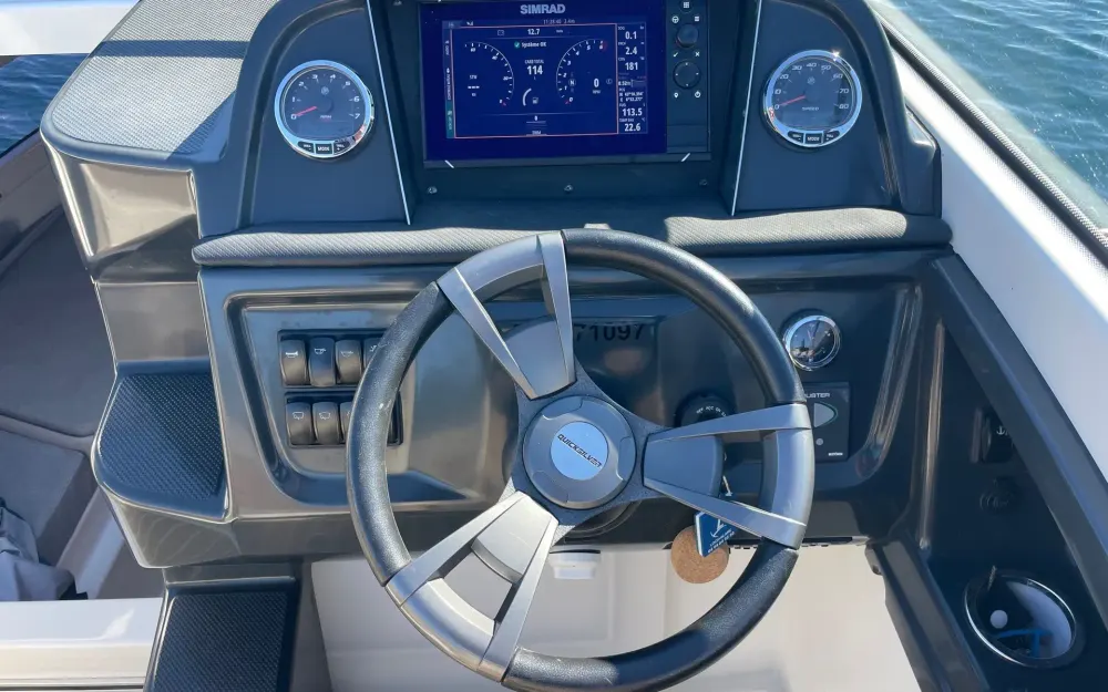 slider 13 Quicksilver Activ 755 Cruiser