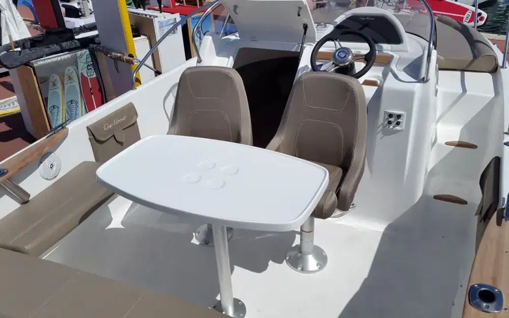 slider 1 B2 Marine Cap Ferret 672